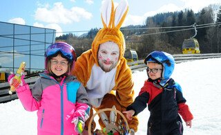 Der Osterhase kommt auf Skiern